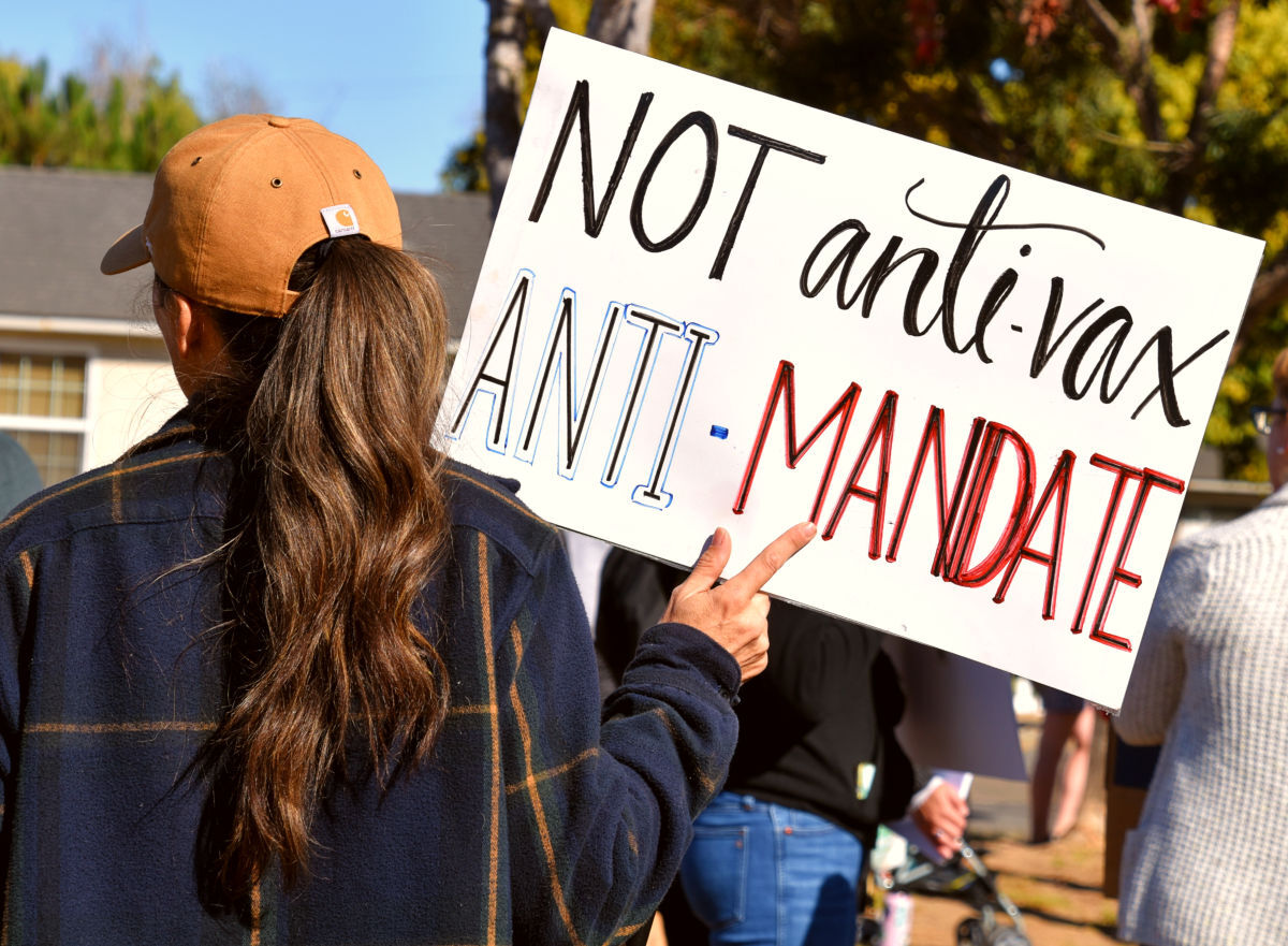 101821-smt-news-anti-vax-mandate-002.jpg